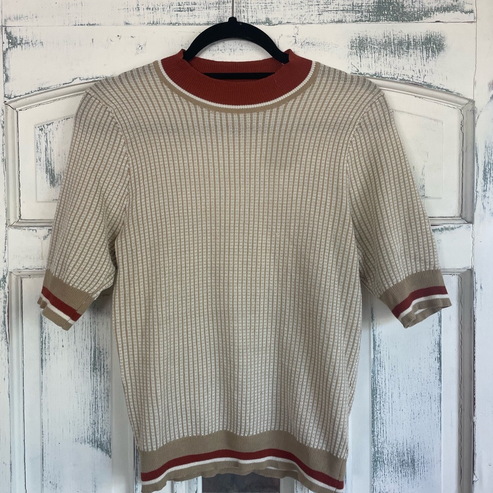 Women’s Short-Sleeve Ribbed Knit Sweater in Cream with Rust Trim